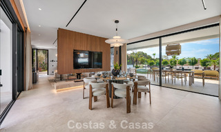 Villa haut de gamme en bord de plage avec toit-terrasse et jacuzzi avec vue sur la mer à vendre à l’est du centre de Marbella 799272 