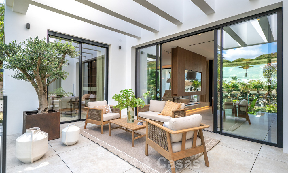 Villa haut de gamme en bord de plage avec toit-terrasse et jacuzzi avec vue sur la mer à vendre à l’est du centre de Marbella 799276