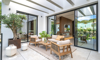 Villa haut de gamme en bord de plage avec toit-terrasse et jacuzzi avec vue sur la mer à vendre à l’est du centre de Marbella 799276 