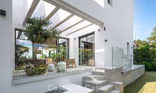 Villa haut de gamme en bord de plage avec toit-terrasse et jacuzzi avec vue sur la mer à vendre à l’est du centre de Marbella 799278 
