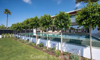 Villa haut de gamme en bord de plage avec toit-terrasse et jacuzzi avec vue sur la mer à vendre à l’est du centre de Marbella 799280 