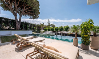 Villa haut de gamme en bord de plage avec toit-terrasse et jacuzzi avec vue sur la mer à vendre à l’est du centre de Marbella 799282 