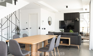 Villa moderne clé en main à vendre dans un quartier de golf prisé à proximité du centre d’Estepona 799471 