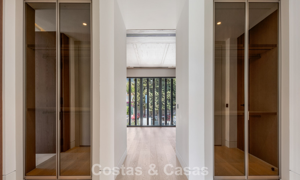 Nouvelle villa architecturale moderne avec vue imprenable sur la mer à vendre sur le Golden Mile de Marbella 799298