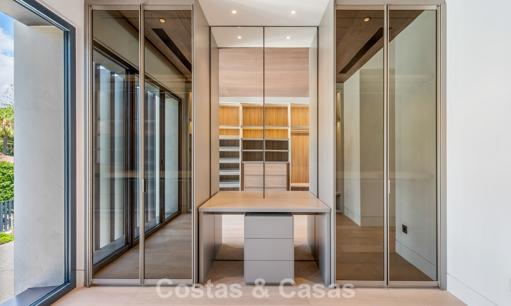 Nouvelle villa architecturale moderne avec vue imprenable sur la mer à vendre sur le Golden Mile de Marbella 799300