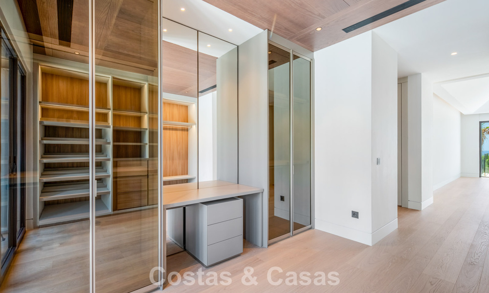 Nouvelle villa architecturale moderne avec vue imprenable sur la mer à vendre sur le Golden Mile de Marbella 799301