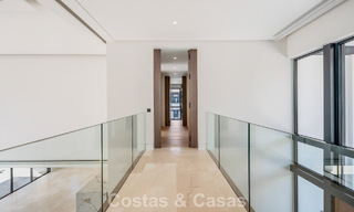Nouvelle villa architecturale moderne avec vue imprenable sur la mer à vendre sur le Golden Mile de Marbella 799304 