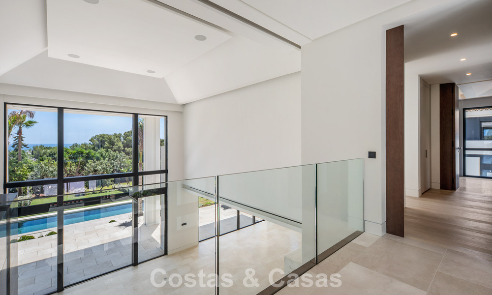 Nouvelle villa architecturale moderne avec vue imprenable sur la mer à vendre sur le Golden Mile de Marbella 799306