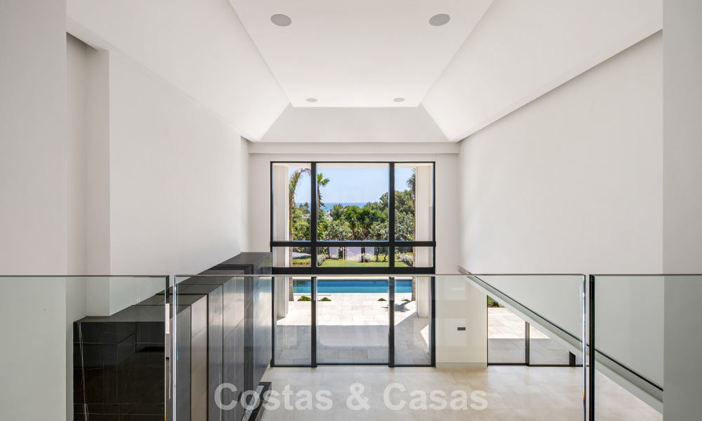 Nouvelle villa architecturale moderne avec vue imprenable sur la mer à vendre sur le Golden Mile de Marbella 799307