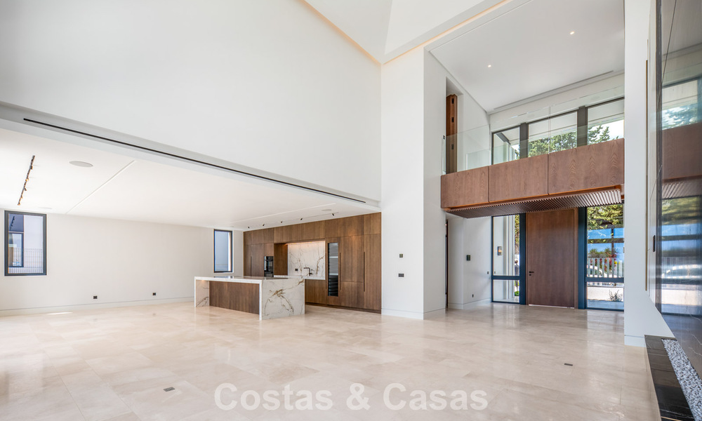 Nouvelle villa architecturale moderne avec vue imprenable sur la mer à vendre sur le Golden Mile de Marbella 799317