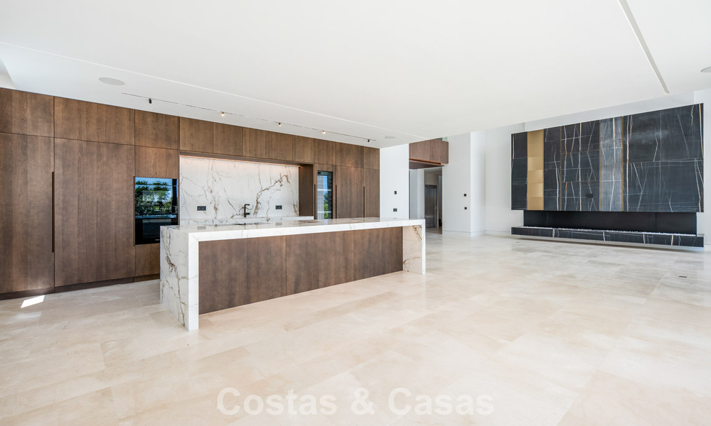 Nouvelle villa architecturale moderne avec vue imprenable sur la mer à vendre sur le Golden Mile de Marbella 799319