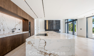 Nouvelle villa architecturale moderne avec vue imprenable sur la mer à vendre sur le Golden Mile de Marbella 799321 
