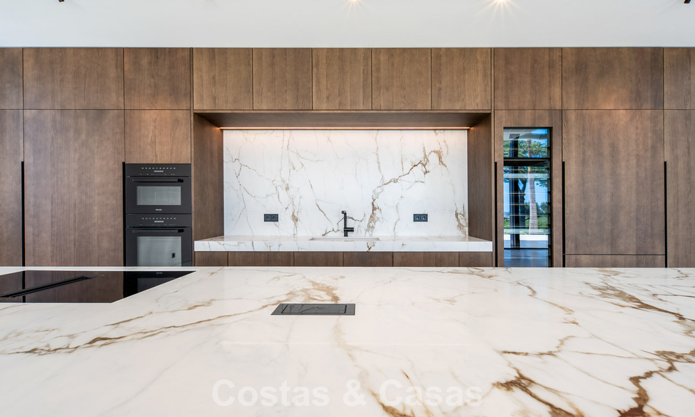 Nouvelle villa architecturale moderne avec vue imprenable sur la mer à vendre sur le Golden Mile de Marbella 799323