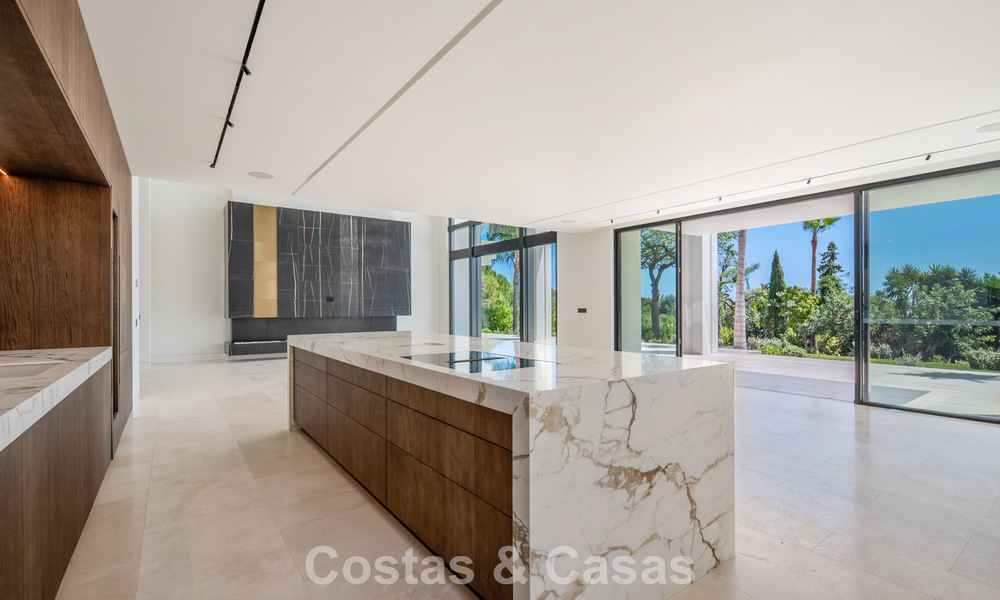 Nouvelle villa architecturale moderne avec vue imprenable sur la mer à vendre sur le Golden Mile de Marbella 799324