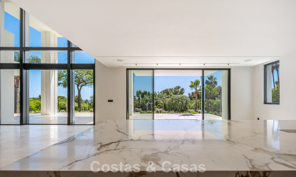 Nouvelle villa architecturale moderne avec vue imprenable sur la mer à vendre sur le Golden Mile de Marbella 799325