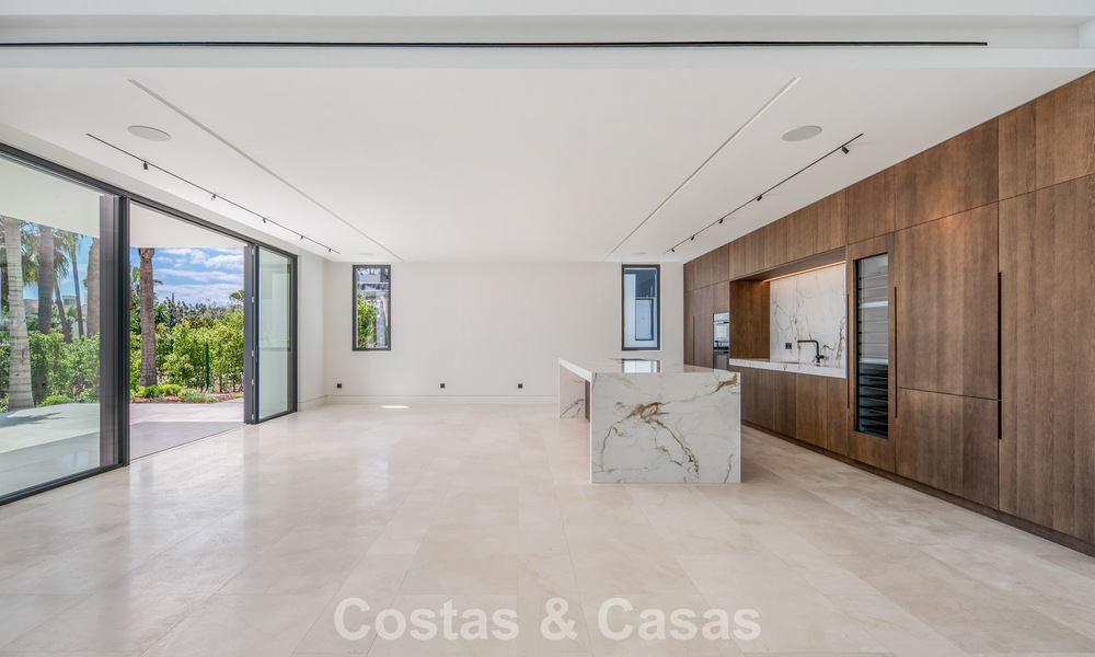 Nouvelle villa architecturale moderne avec vue imprenable sur la mer à vendre sur le Golden Mile de Marbella 799326
