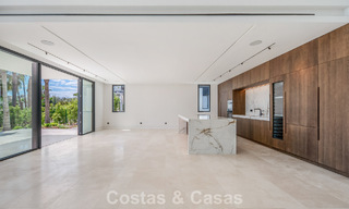 Nouvelle villa architecturale moderne avec vue imprenable sur la mer à vendre sur le Golden Mile de Marbella 799326 