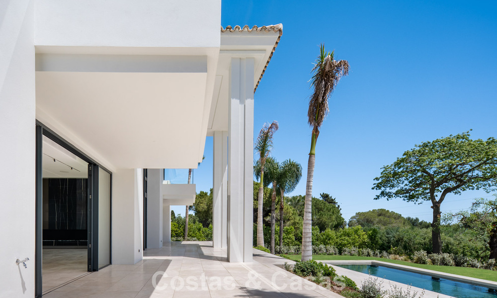 Nouvelle villa architecturale moderne avec vue imprenable sur la mer à vendre sur le Golden Mile de Marbella 799328