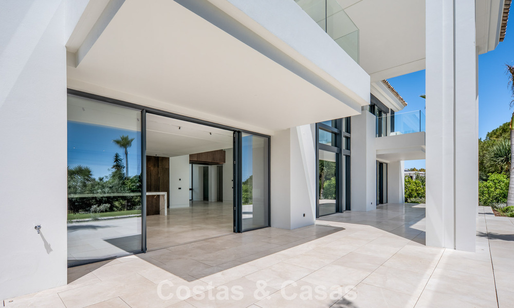 Nouvelle villa architecturale moderne avec vue imprenable sur la mer à vendre sur le Golden Mile de Marbella 799329