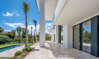 Nouvelle villa architecturale moderne avec vue imprenable sur la mer à vendre sur le Golden Mile de Marbella 799331 