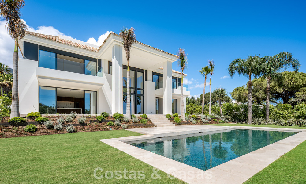 Nouvelle villa architecturale moderne avec vue imprenable sur la mer à vendre sur le Golden Mile de Marbella 799335