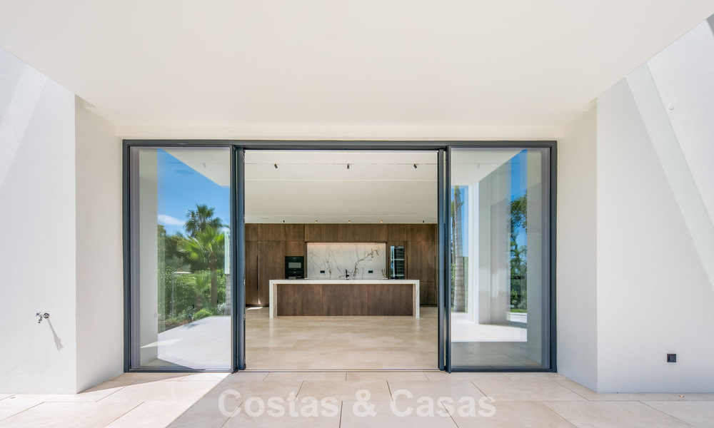 Nouvelle villa architecturale moderne avec vue imprenable sur la mer à vendre sur le Golden Mile de Marbella 799337