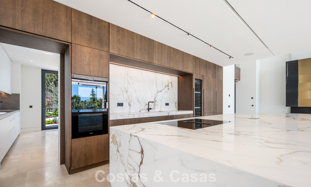 Nouvelle villa architecturale moderne avec vue imprenable sur la mer à vendre sur le Golden Mile de Marbella 799349
