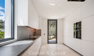 Nouvelle villa architecturale moderne avec vue imprenable sur la mer à vendre sur le Golden Mile de Marbella 799350 