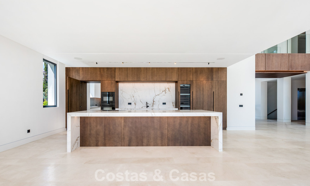 Nouvelle villa architecturale moderne avec vue imprenable sur la mer à vendre sur le Golden Mile de Marbella 799351