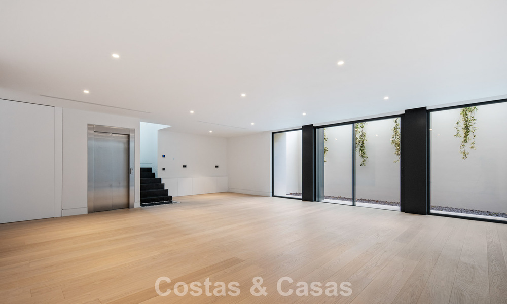 Nouvelle villa architecturale moderne avec vue imprenable sur la mer à vendre sur le Golden Mile de Marbella 799366
