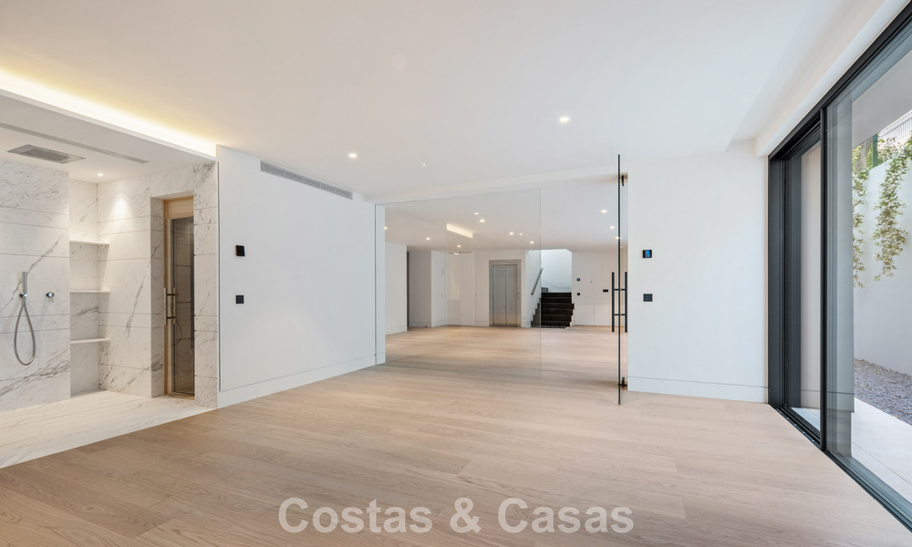 Nouvelle villa architecturale moderne avec vue imprenable sur la mer à vendre sur le Golden Mile de Marbella 799368