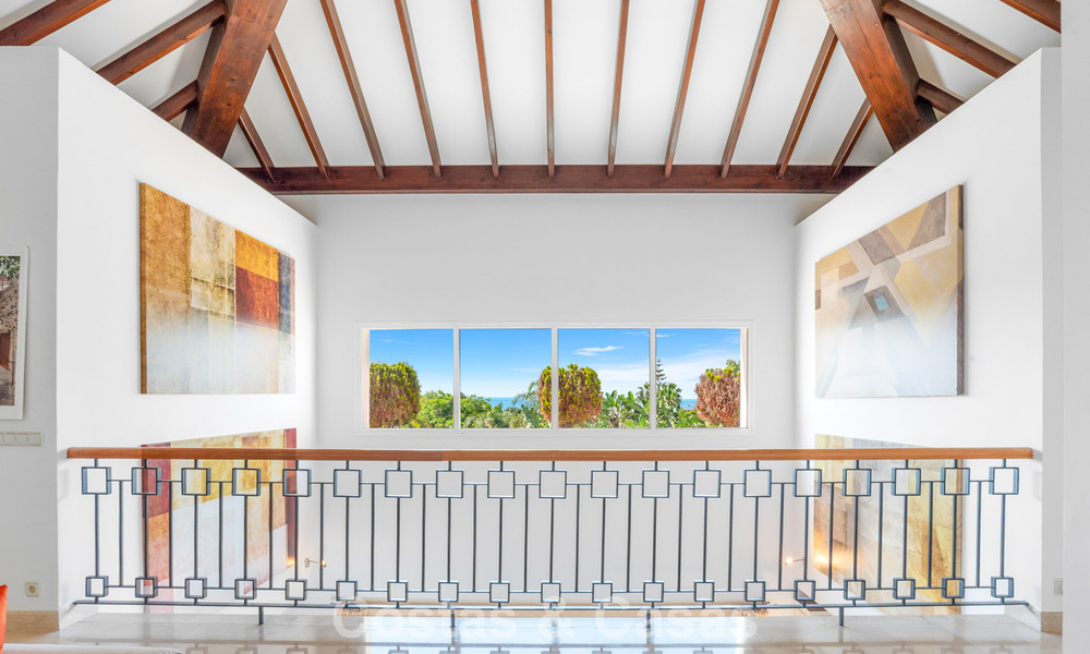 Villa de luxe espagnole intemporelle avec grand jardin et piscine à vendre dans les collines de Marbella - Benahavís 799377