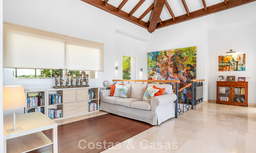 Villa de luxe espagnole intemporelle avec grand jardin et piscine à vendre dans les collines de Marbella - Benahavís 799378