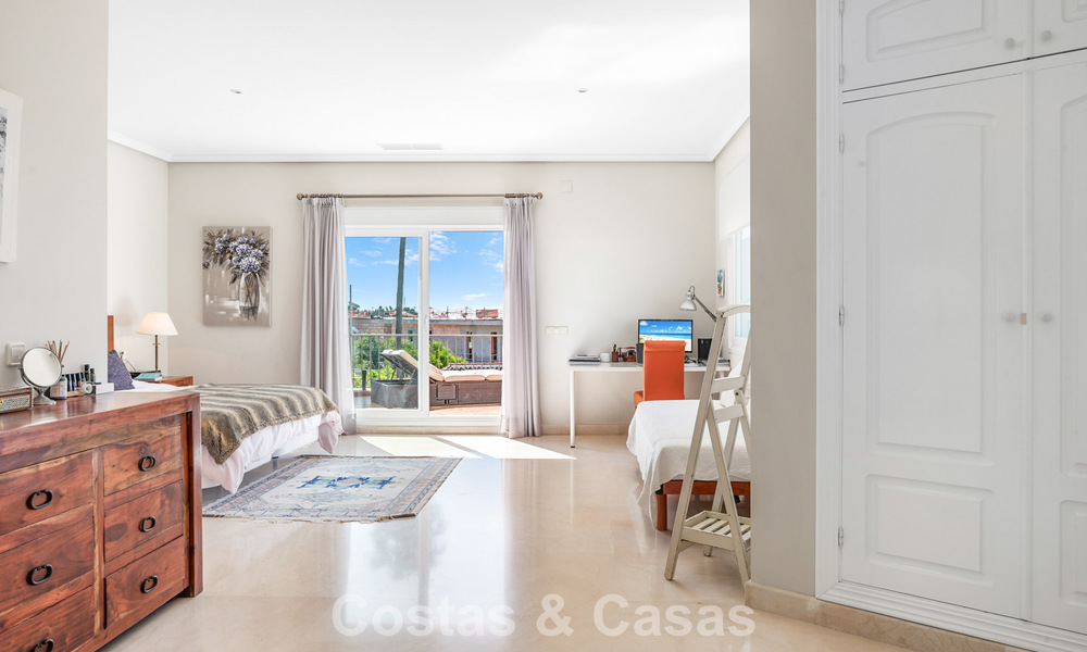 Villa de luxe espagnole intemporelle avec grand jardin et piscine à vendre dans les collines de Marbella - Benahavís 799379