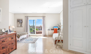 Villa de luxe espagnole intemporelle avec grand jardin et piscine à vendre dans les collines de Marbella - Benahavís 799379 