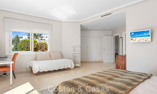 Villa de luxe espagnole intemporelle avec grand jardin et piscine à vendre dans les collines de Marbella - Benahavís 799382 