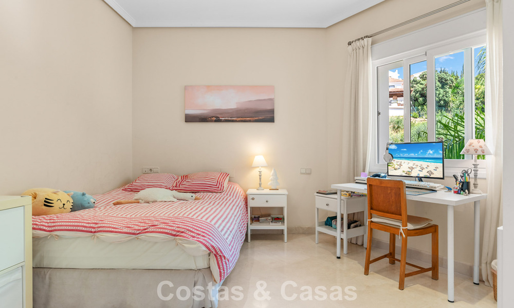Villa de luxe espagnole intemporelle avec grand jardin et piscine à vendre dans les collines de Marbella - Benahavís 799385