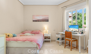Villa de luxe espagnole intemporelle avec grand jardin et piscine à vendre dans les collines de Marbella - Benahavís 799385 