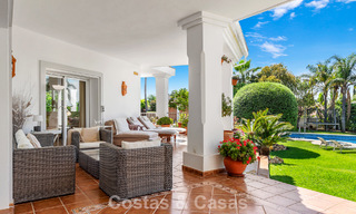 Villa de luxe espagnole intemporelle avec grand jardin et piscine à vendre dans les collines de Marbella - Benahavís 799394 