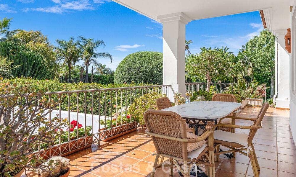 Villa de luxe espagnole intemporelle avec grand jardin et piscine à vendre dans les collines de Marbella - Benahavís 799396