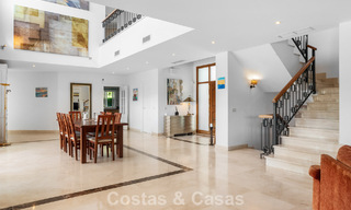 Villa de luxe espagnole intemporelle avec grand jardin et piscine à vendre dans les collines de Marbella - Benahavís 799398 