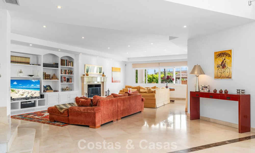 Villa de luxe espagnole intemporelle avec grand jardin et piscine à vendre dans les collines de Marbella - Benahavís 799399