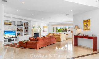 Villa de luxe espagnole intemporelle avec grand jardin et piscine à vendre dans les collines de Marbella - Benahavís 799399 