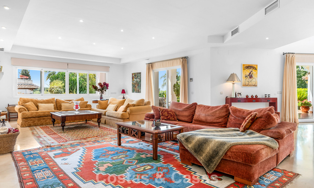 Villa de luxe espagnole intemporelle avec grand jardin et piscine à vendre dans les collines de Marbella - Benahavís 799400