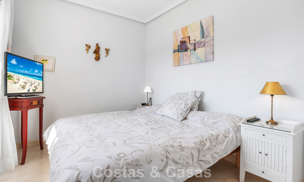 Villa de luxe espagnole intemporelle avec grand jardin et piscine à vendre dans les collines de Marbella - Benahavís 799401