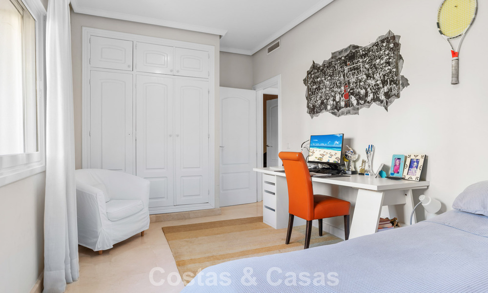 Villa de luxe espagnole intemporelle avec grand jardin et piscine à vendre dans les collines de Marbella - Benahavís 799403