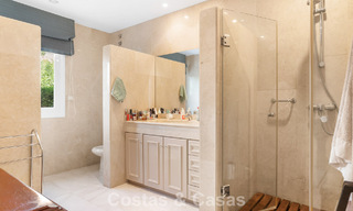 Villa de luxe espagnole intemporelle avec grand jardin et piscine à vendre dans les collines de Marbella - Benahavís 799404 