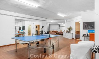 Villa de luxe espagnole intemporelle avec grand jardin et piscine à vendre dans les collines de Marbella - Benahavís 799409 
