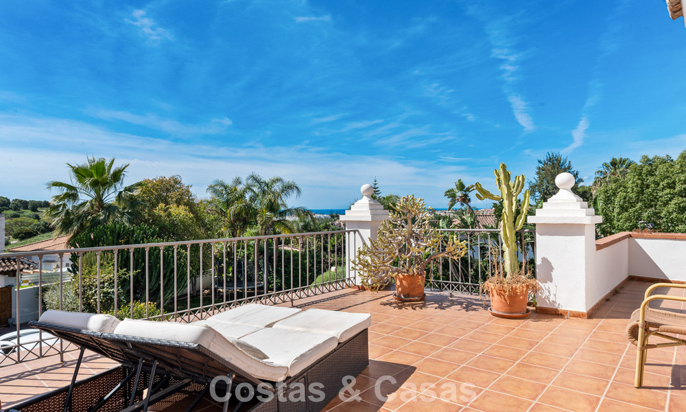 Villa de luxe espagnole intemporelle avec grand jardin et piscine à vendre dans les collines de Marbella - Benahavís 799410