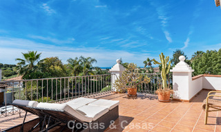 Villa de luxe espagnole intemporelle avec grand jardin et piscine à vendre dans les collines de Marbella - Benahavís 799410 